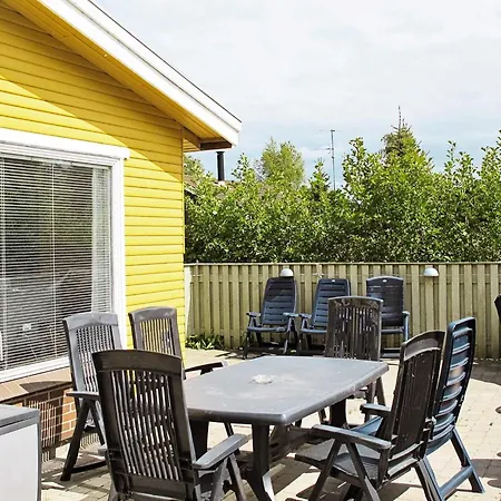 Cozy With Fireplace - By Traum *