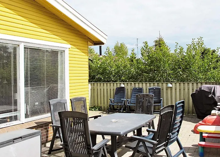 Cozy With Fireplace - By Traum Bøtø By